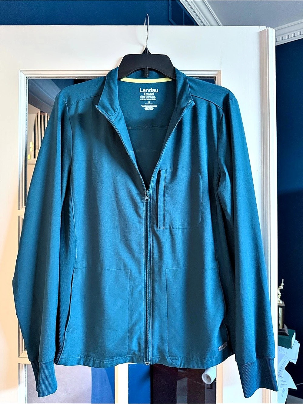 Landau Scrub Jacket!  Women’s Medium - Teal Blue